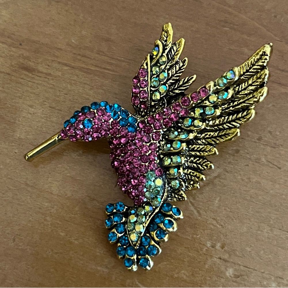 NWT Rhinestone Hummingbird Brooch Gold-tone - Picture 1 of 3